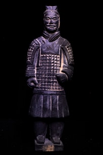 An elegant limited-edition statue featuring intricate paintwork and premium packaging.