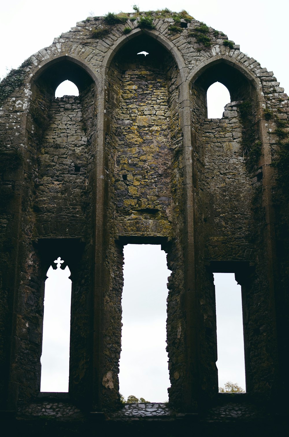 Bâtiment en béton brun