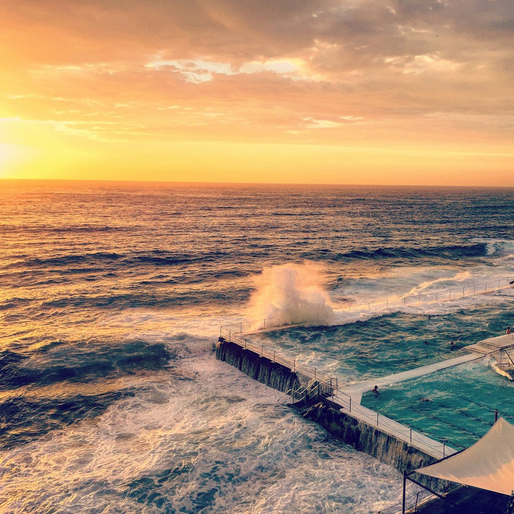 piscine di eternità sull'oceano