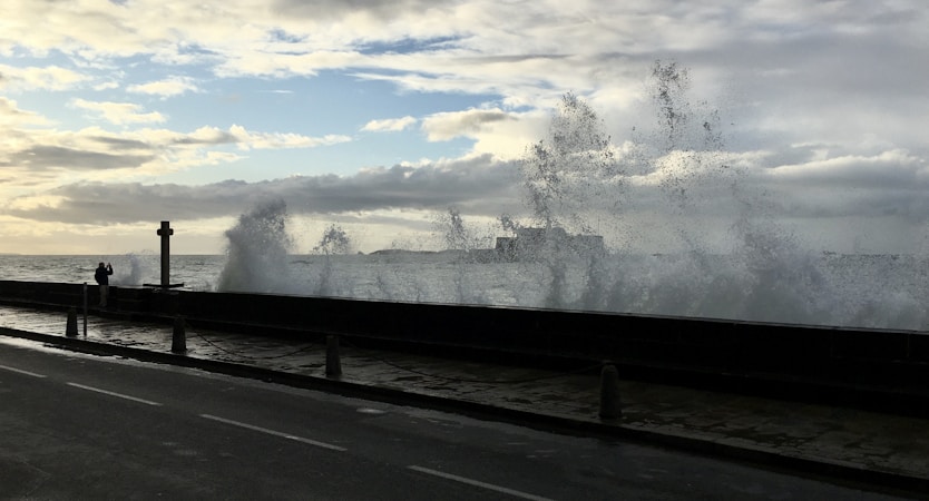 Exploring the Mesmerizing Japan Seawaves: A Vlogger’s Paradise