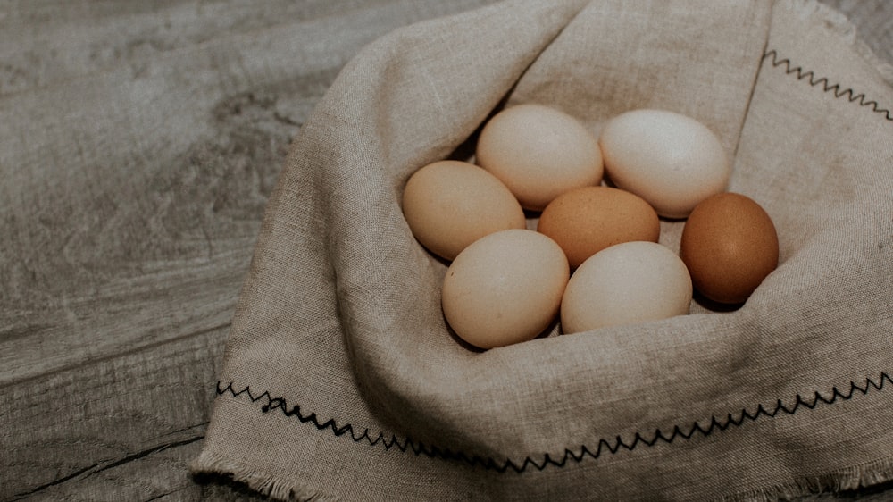 white and brown eggs