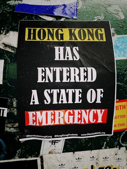 
A.  市场需求分析:
      1.  香港及周边地区内存条市场规模与增长趋势
      2.  目标客户群体分析:零售商,企业,个人用户等
      3.  竞争对手分析:主要竞争对手的品牌,价格,渠道等
   B.  产品可行性评估:
      1.  内存条型号与规格的筛选:确定适合香港市场的型号
      2.  质量标准与认证要求:满足香港及内地相关的质量标准
      3.  产品价格定位:综合考虑成本、市场及竞争对手
   C.  法律法规与政策合规性:
      1.  美国出口管制法规
      2.  香港进口相关法律法规
      3.  两地关税政策与贸易协定

