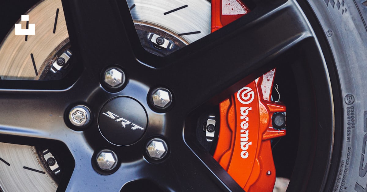 Black SRT car wheel and tire photo – Free Wheel Image on Unsplash