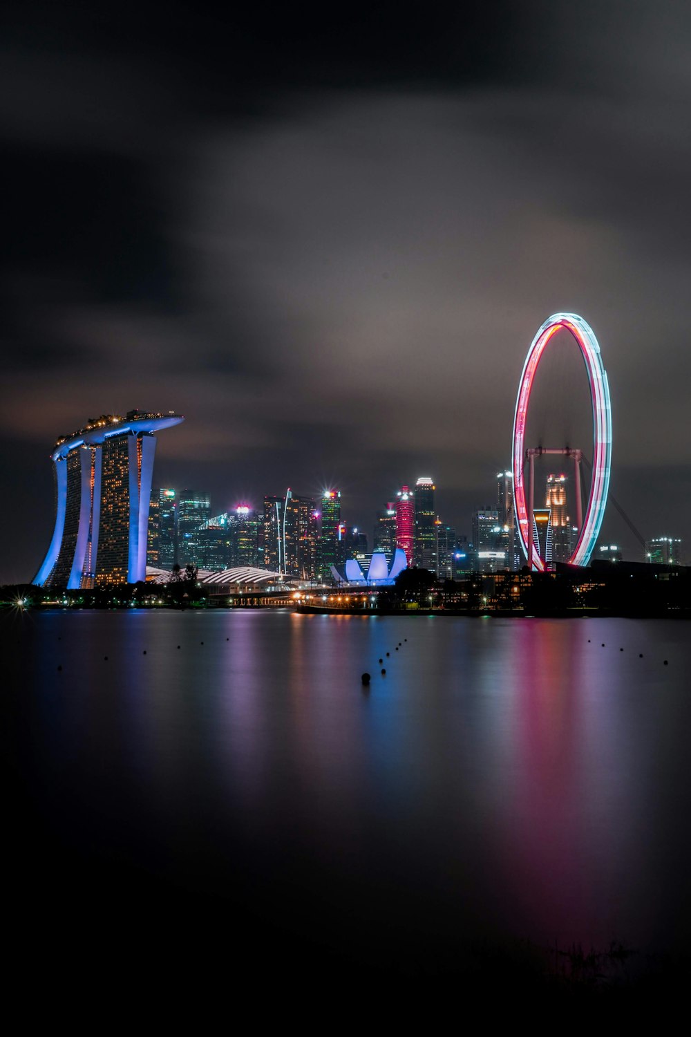 夜のマリーナ ベイ サンズ シンガポールの写真 Unsplashで見つける街の無料写真