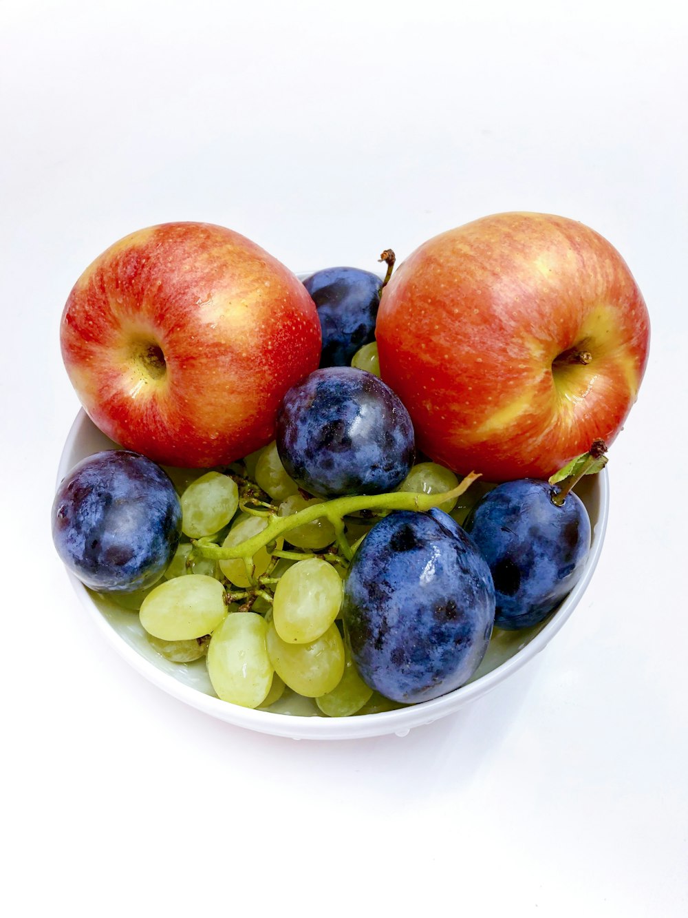 three assorted fruits in bowl