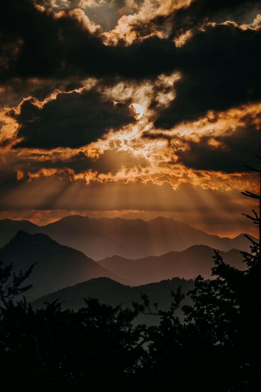 Montanhas durante a Hora Dourada