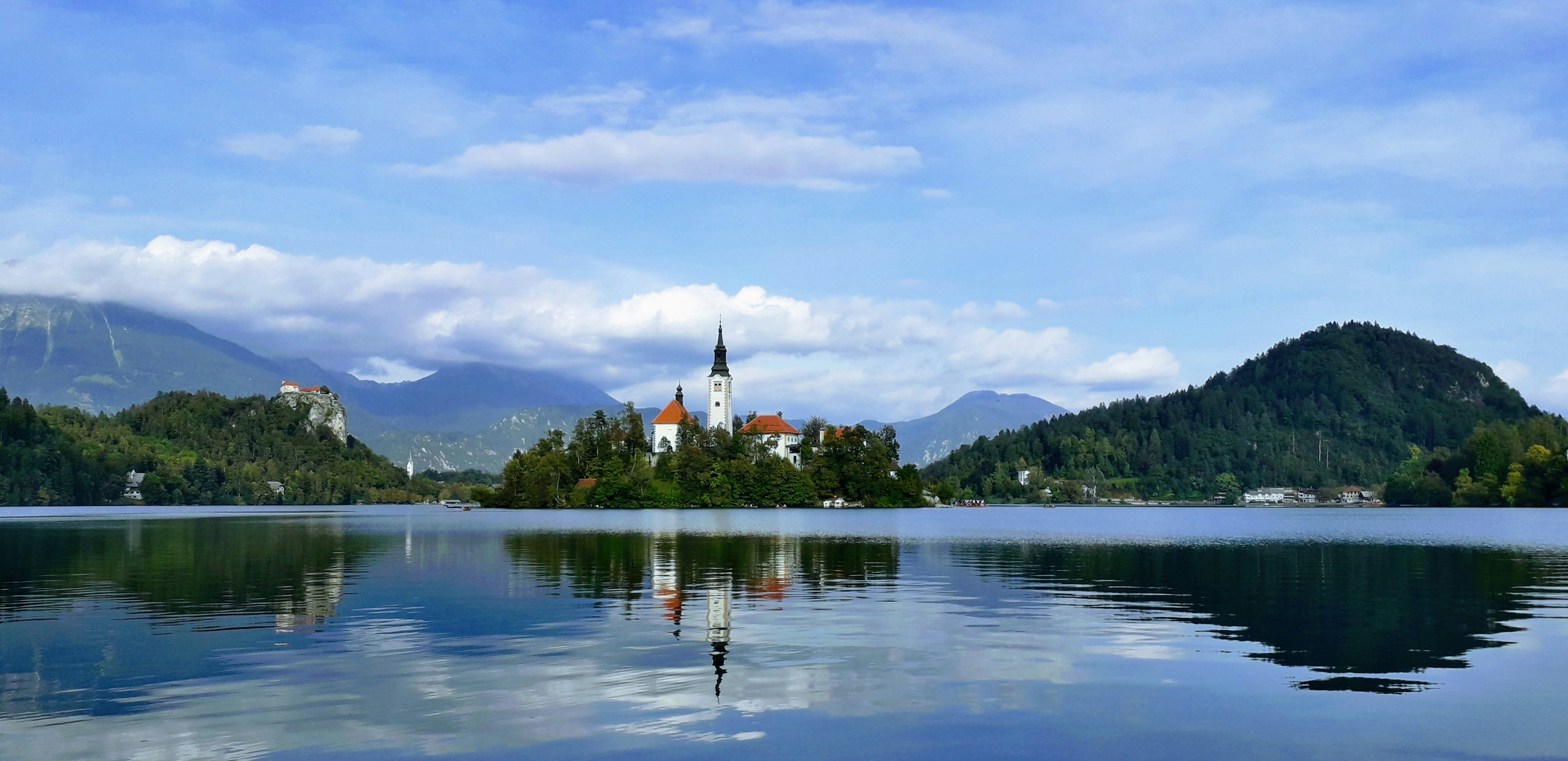 Stay online in the Slovenia with a prepaid eSIM from eSIMlii. Instant activation, no roaming charges, and reliable coverage.