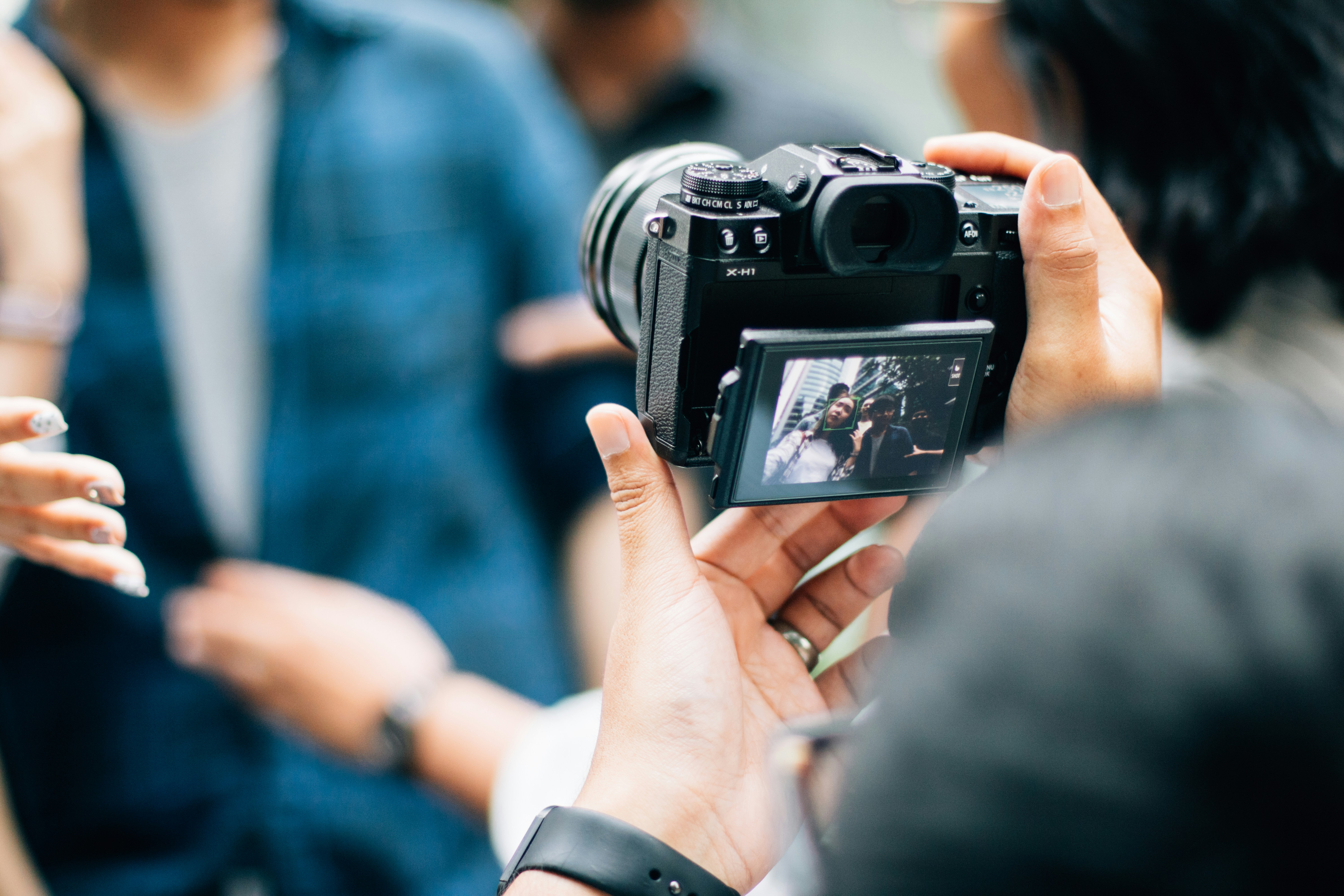 Mirrorless camera taking photo of a group of people