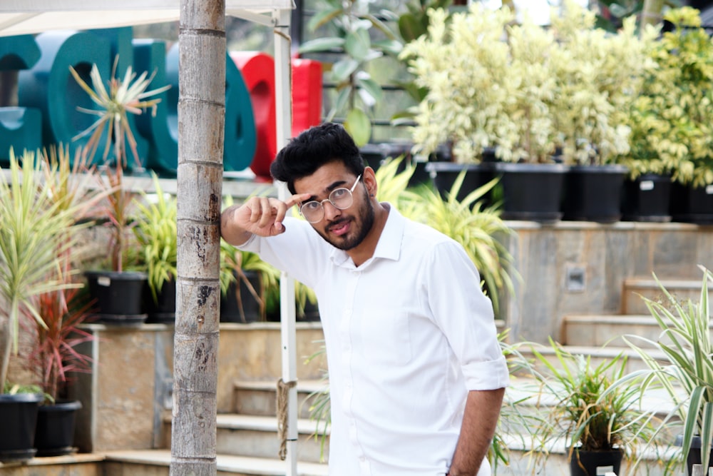 shallow focus photo of man in white polo shirt