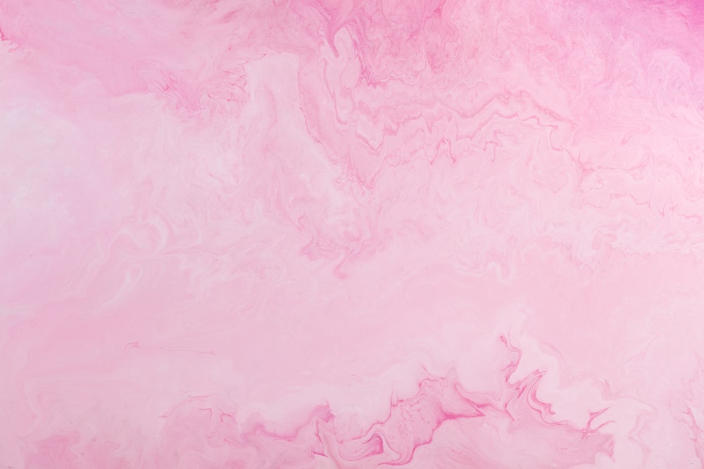 ein rosa-violetter Hintergrund mit weißem Rand