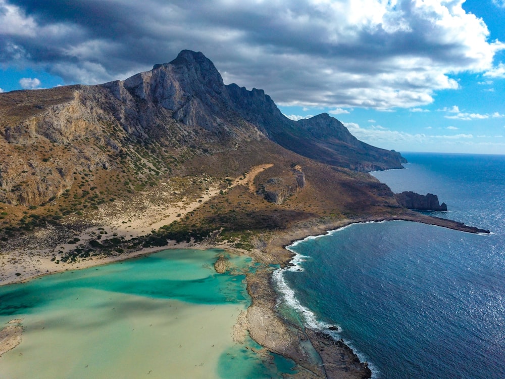 photo aérienne de la mer