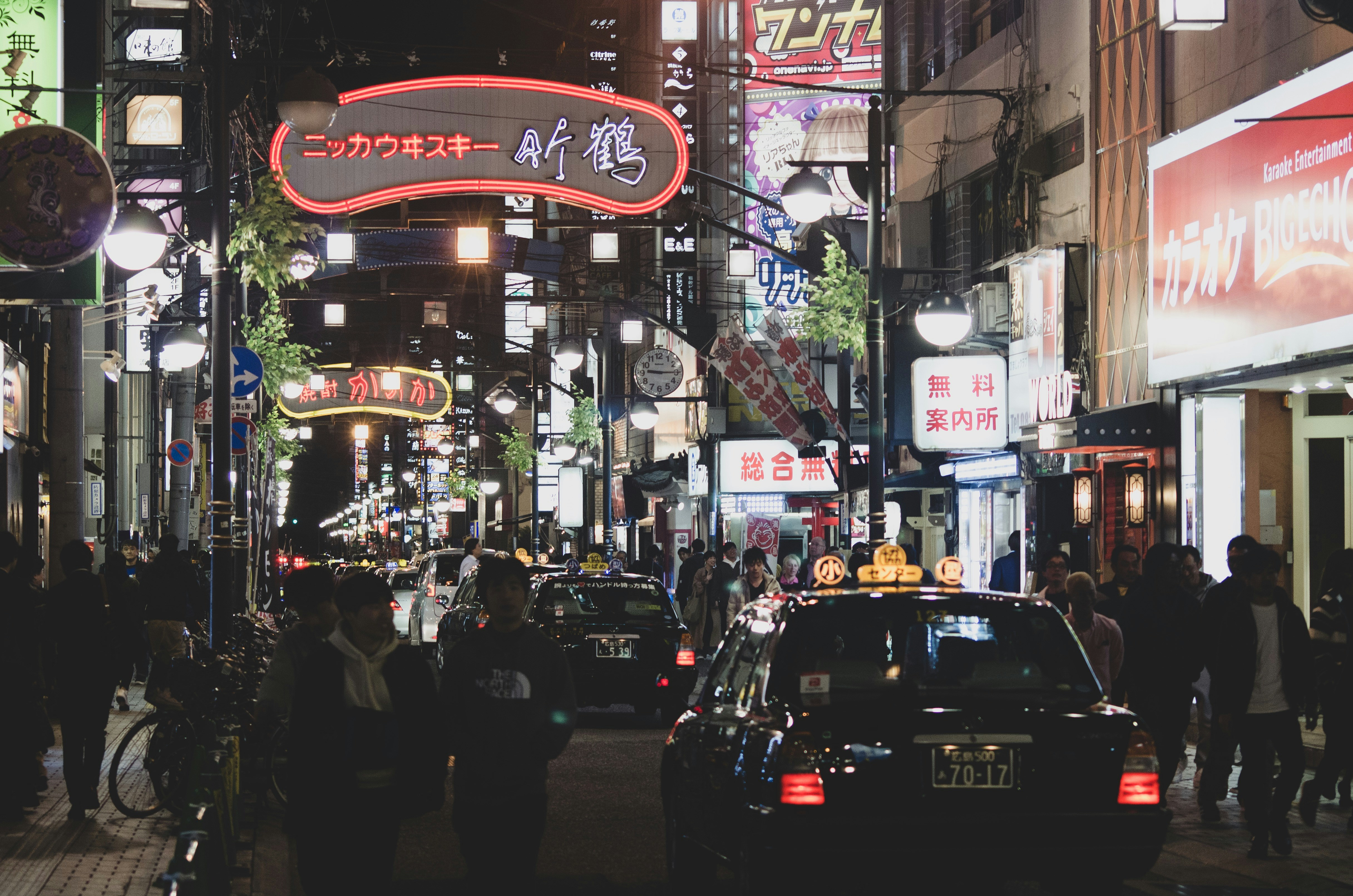 A busy Chicago street at night in a popular nightlife district - Late night bars Chicago