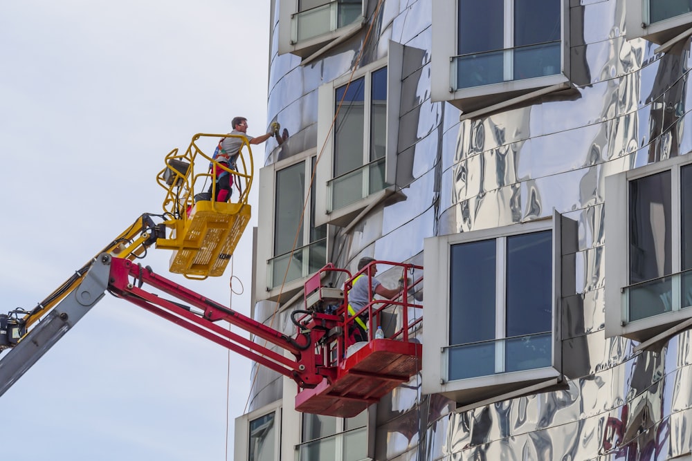 man wearing gray t-shirt working on building