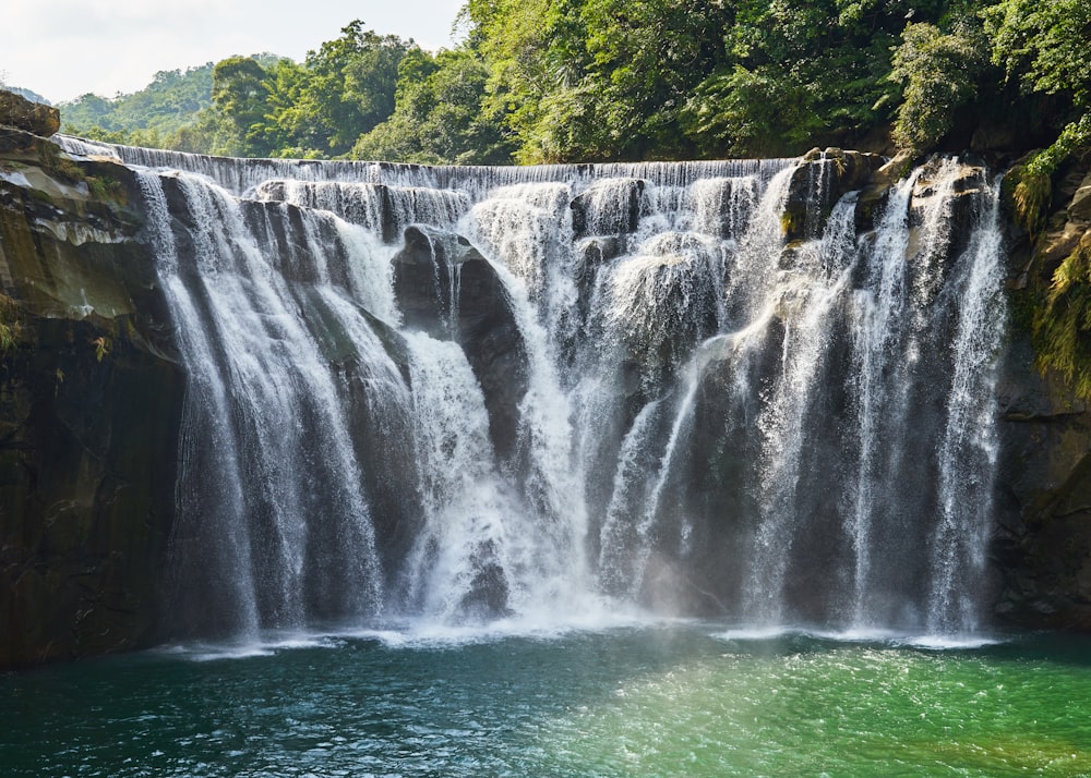 Chutes d’eau pendant la journée