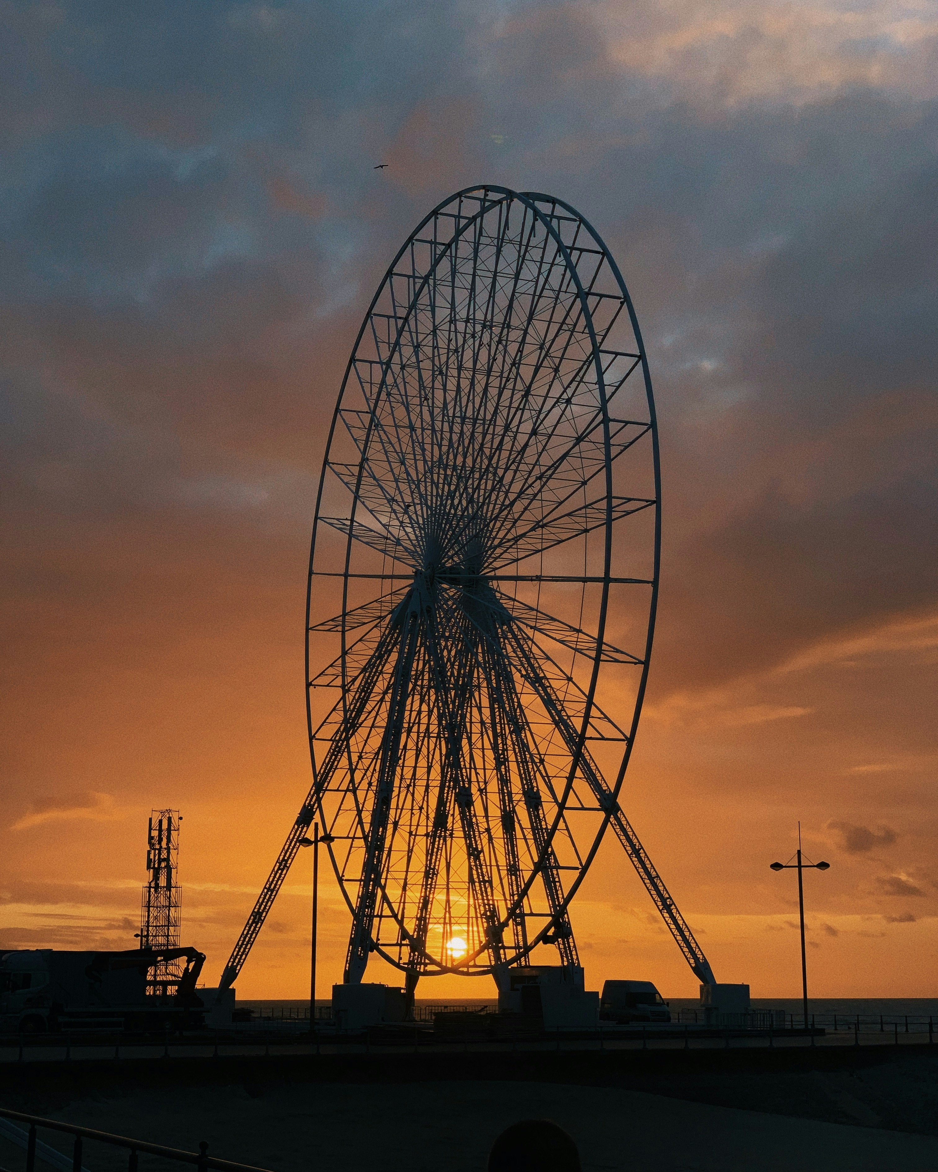 silhouette of Ferris wheel