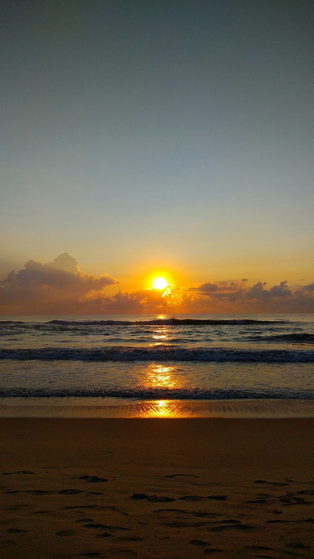 ocean wave during golden hour time