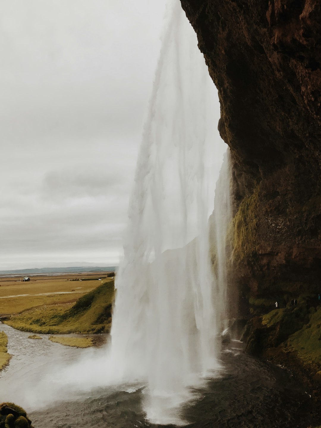 waterfalls during daytime