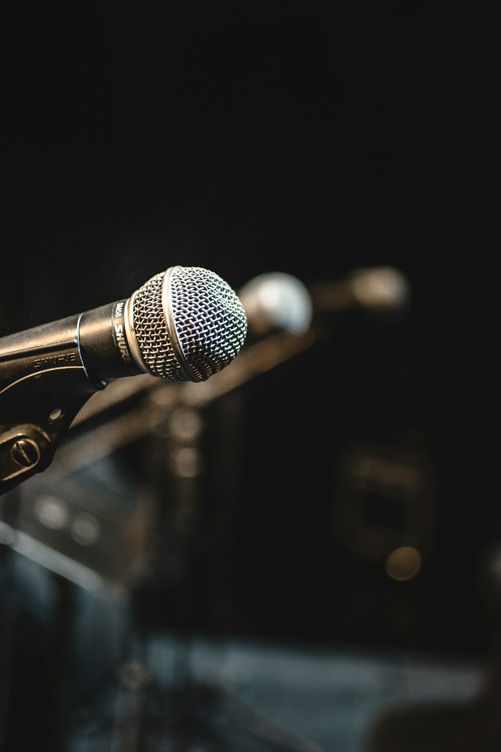 shallow focus photo of black microphone