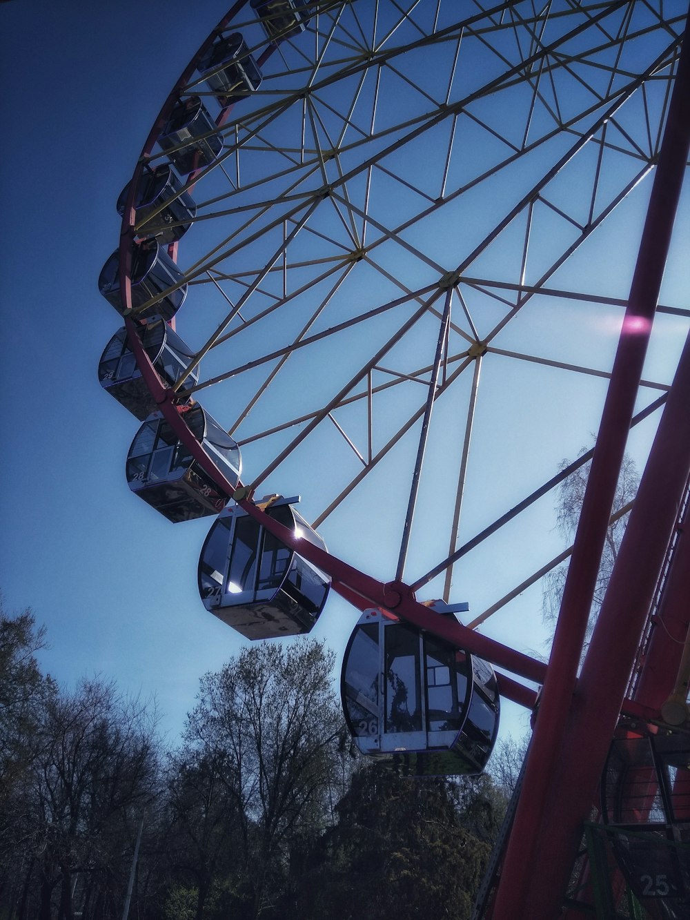 gray Ferris Wheel during daytime