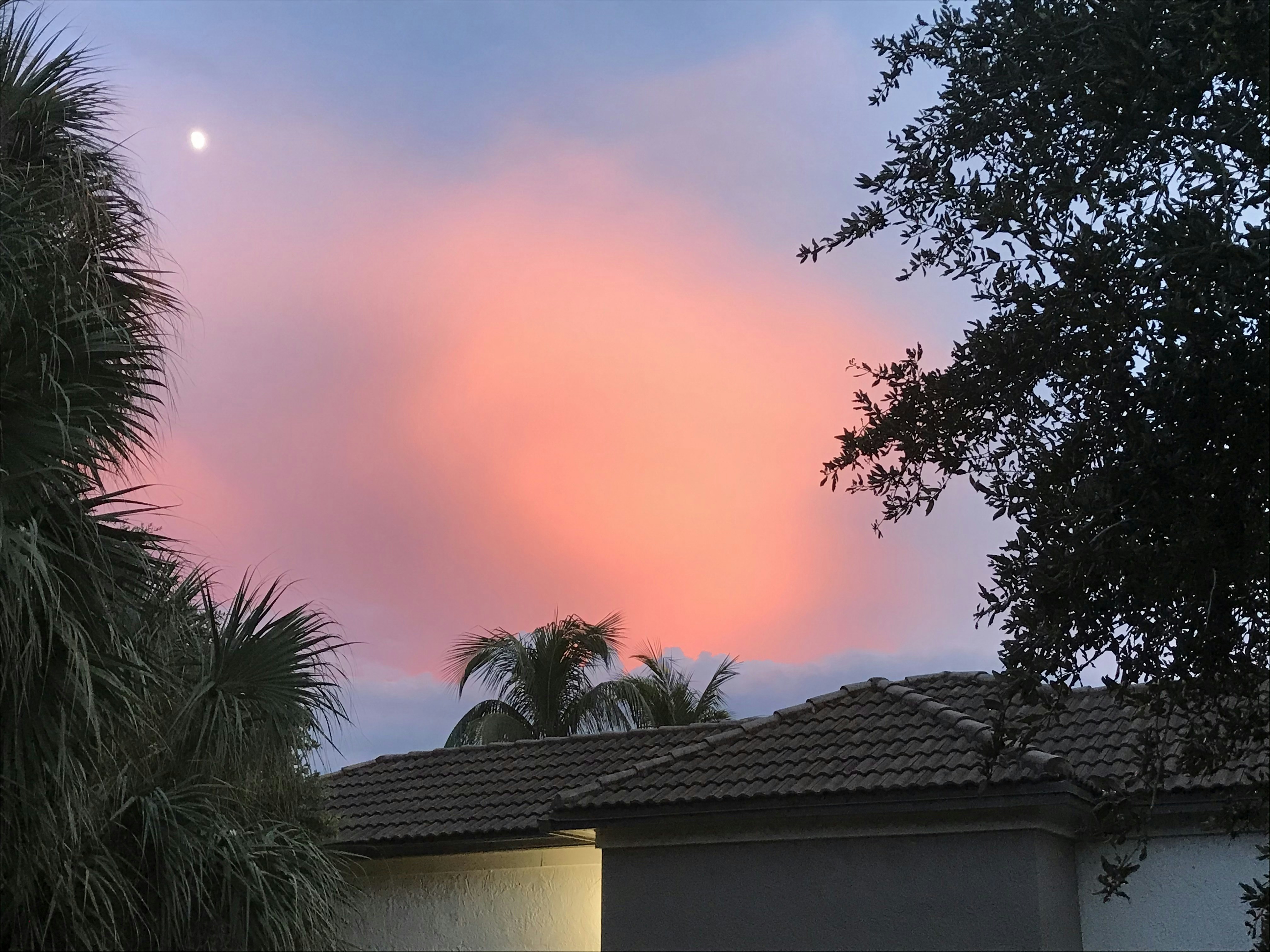 Fireball in Florida Sky: Possible Satellite Reentry, Not Meteorite or SpaceX Rocket
