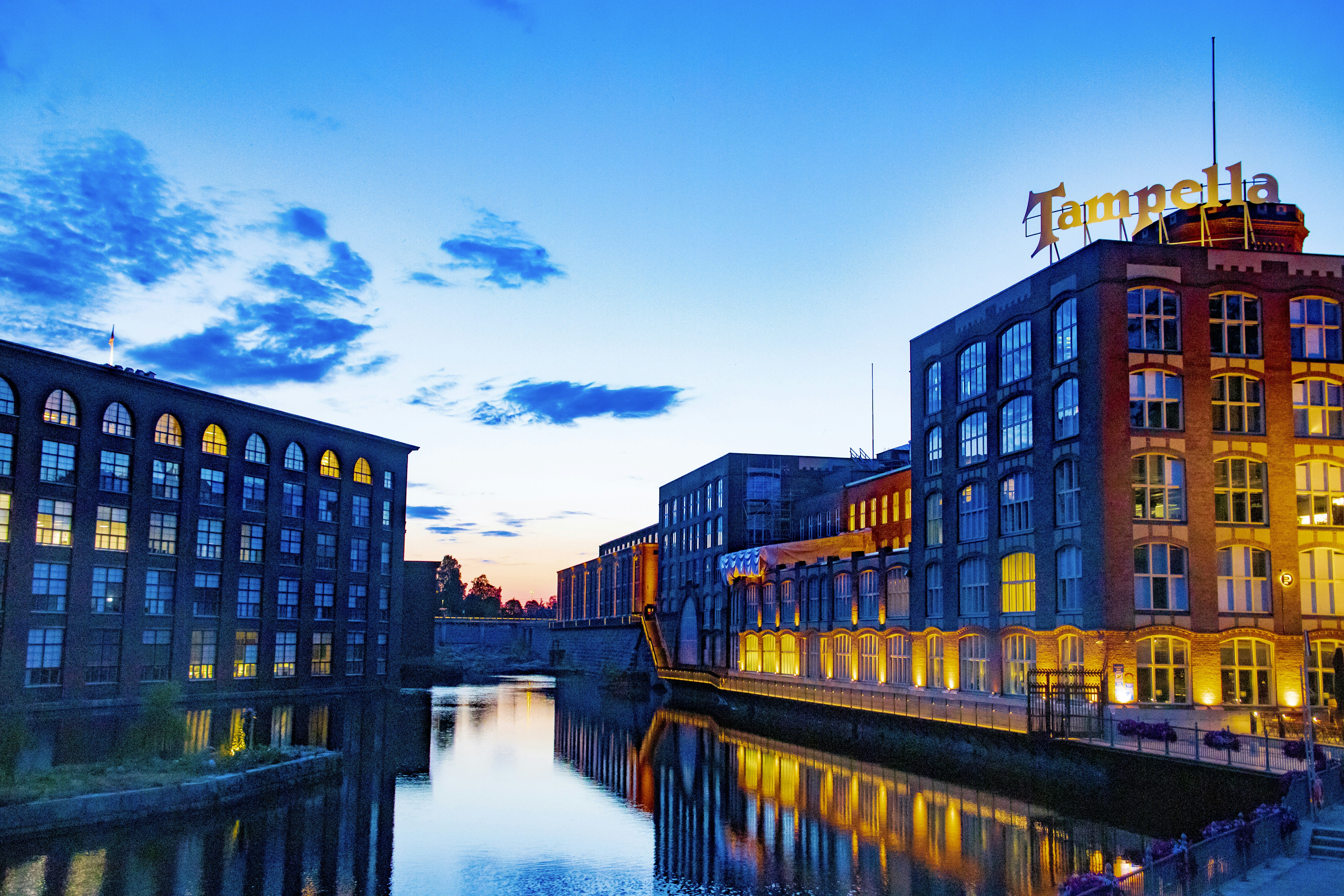 Selvitys: Sähköautoilulla merkittävä potentiaali alentaa sekä liikenteen kustannuksia että päästöjä – mutta onko kuva liian optimistinen?