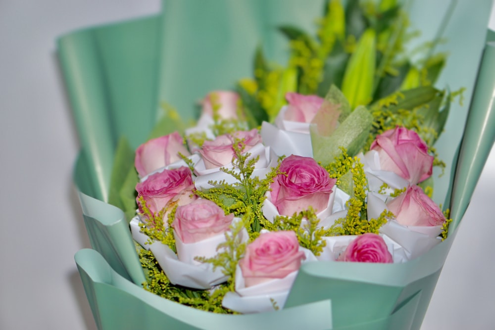 pink roses bouquet with green pack