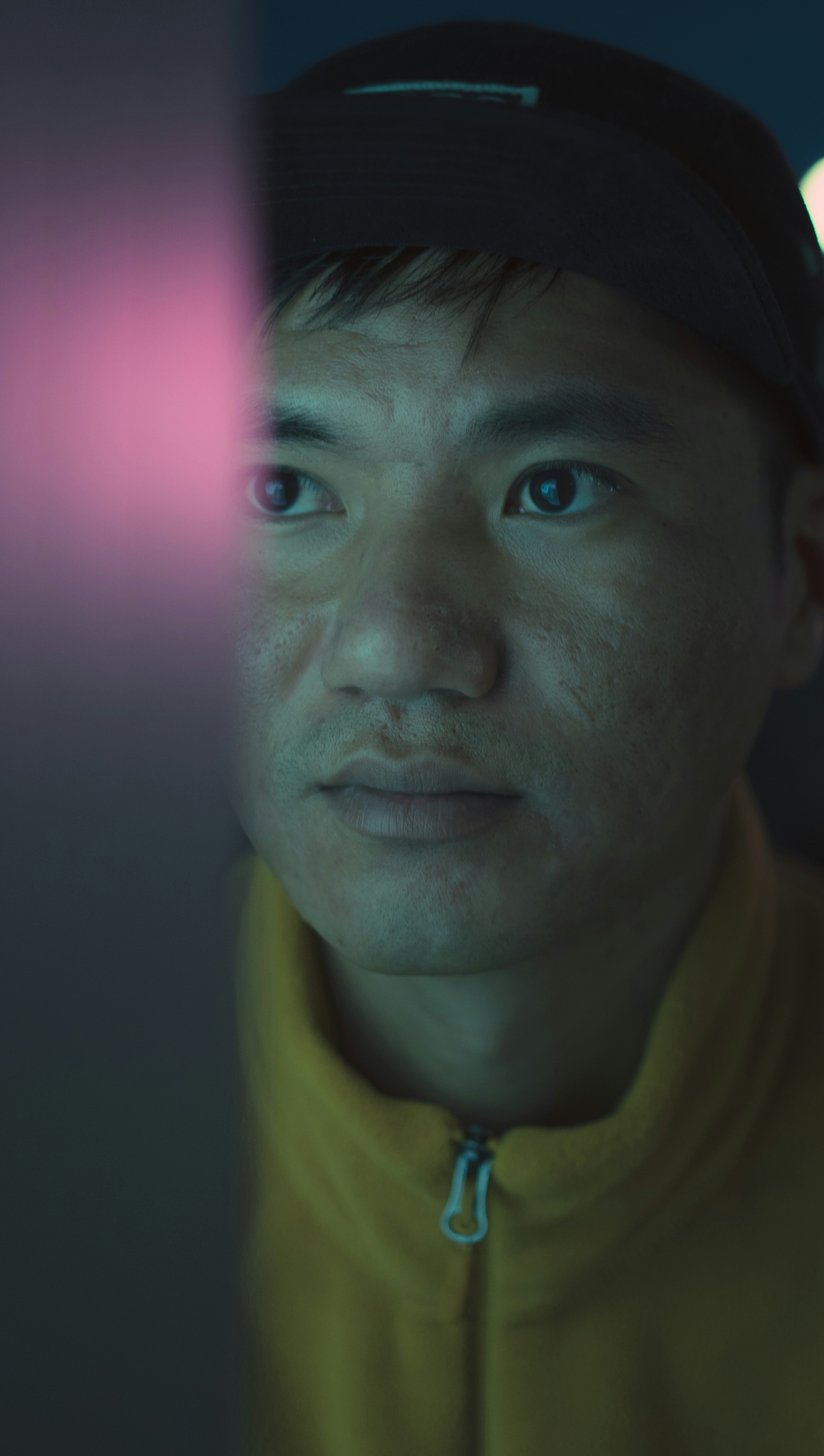 gray computer monitor