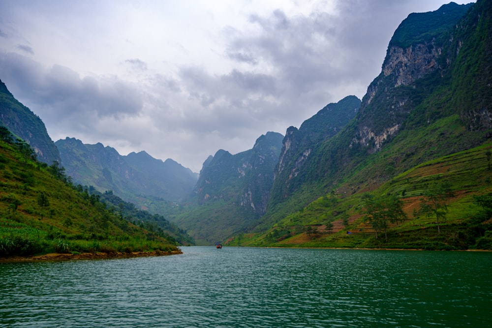 river between mountains