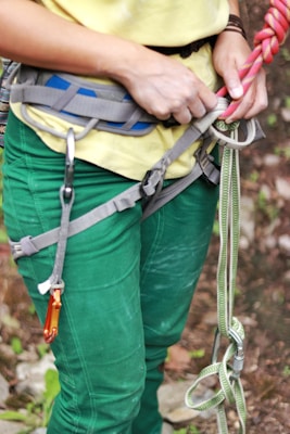 Climbing protection hardware and quickdraws