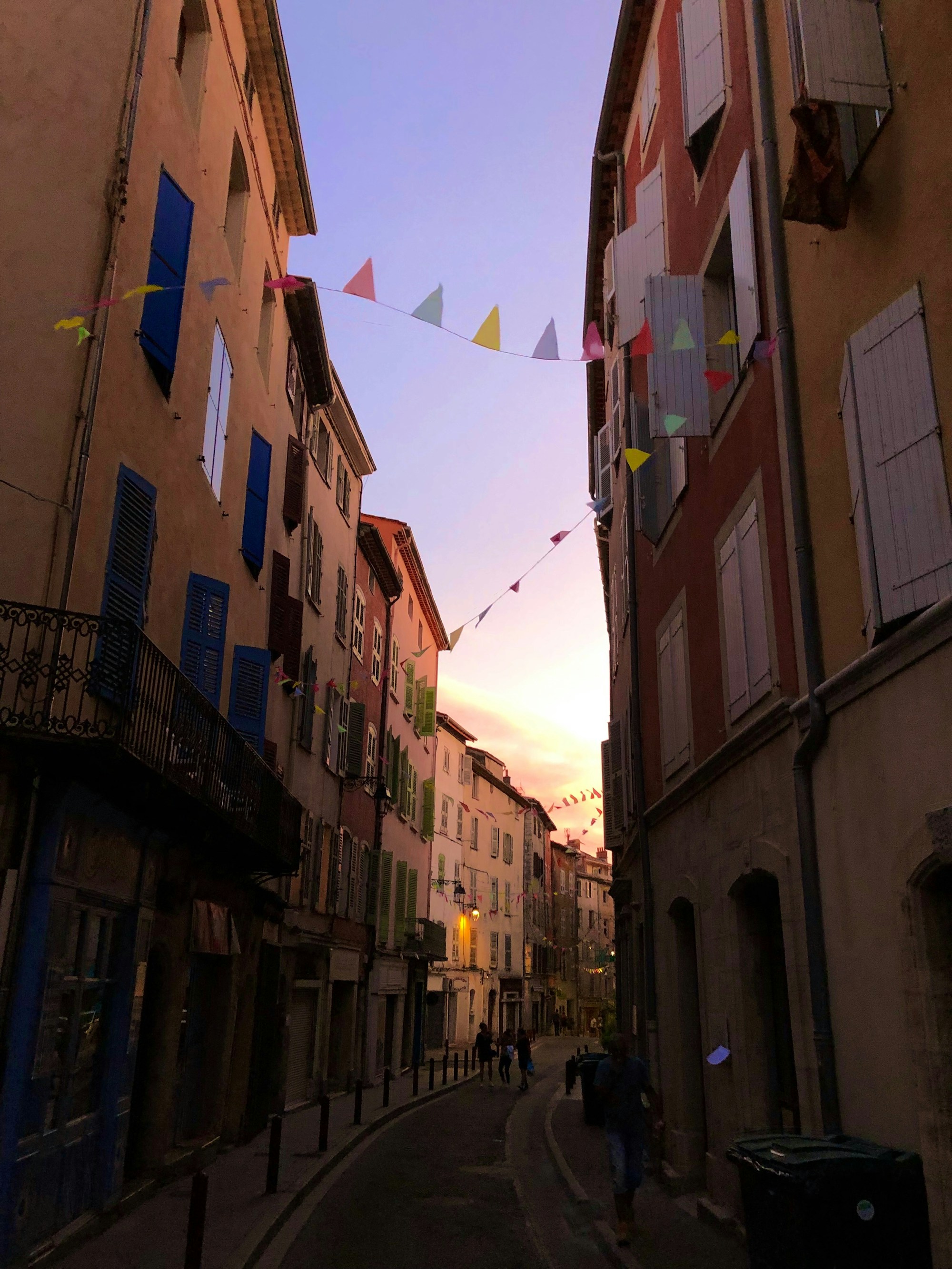 Best Seasons to Visit Salon-de-Provence: Weather Guide