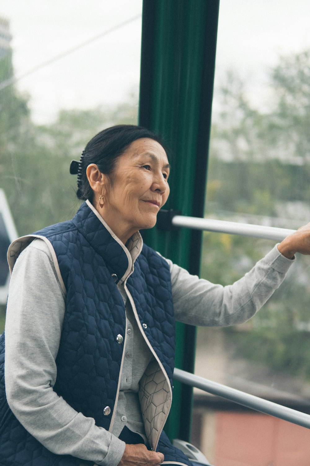 woman on focus photography