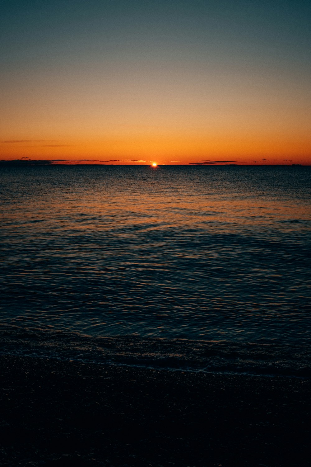 Meeresküste bei Sonnenuntergang