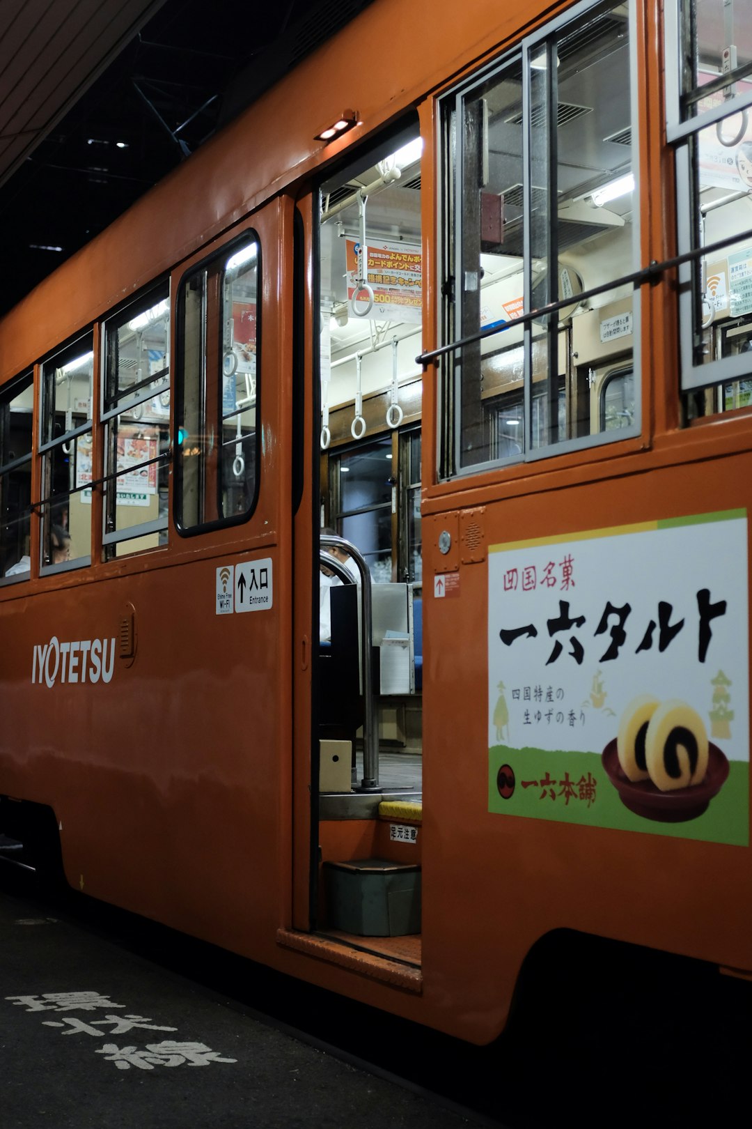 yellow bus