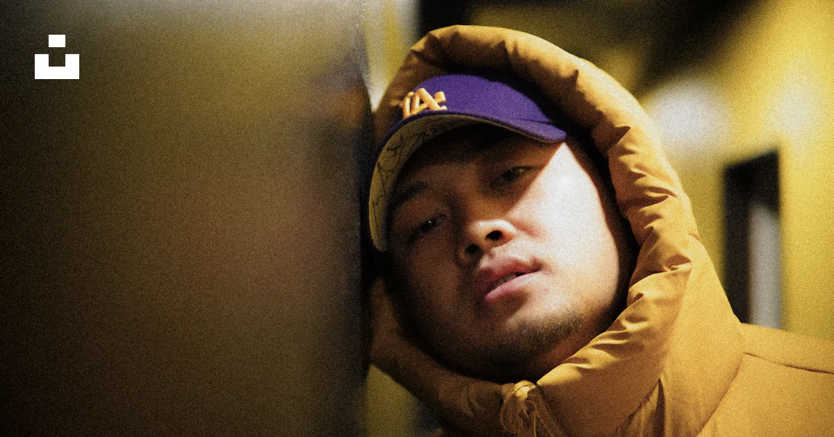 Men's yellow bubble jacket photo – Free Clothing Image on Unsplash