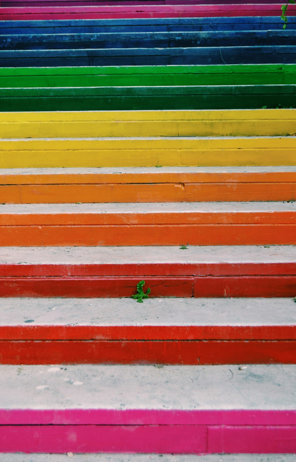 Escaliers de couleurs assorties