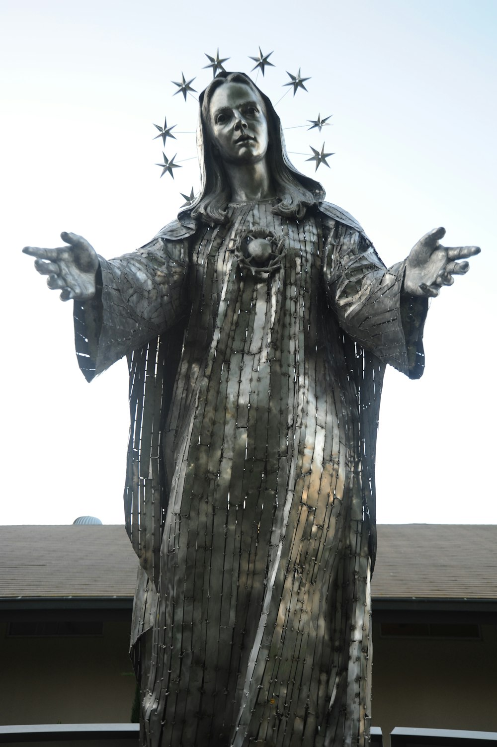 Statua di Maria in cemento