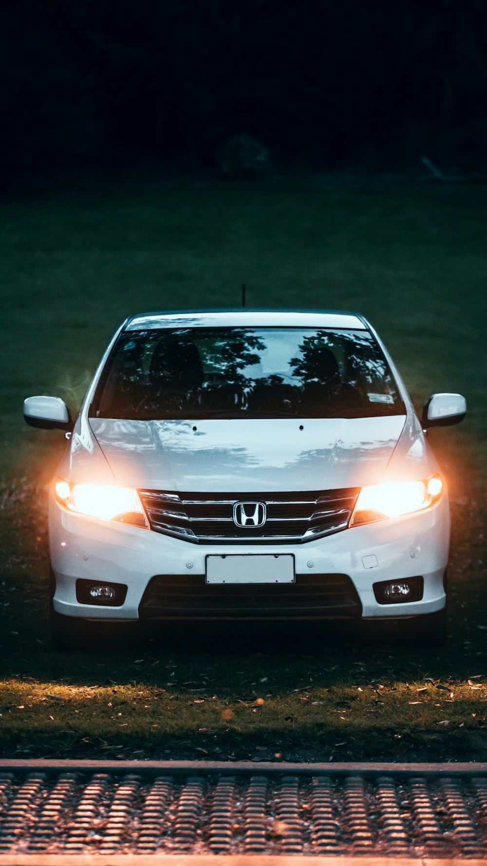 white Honda vehicle during daytime