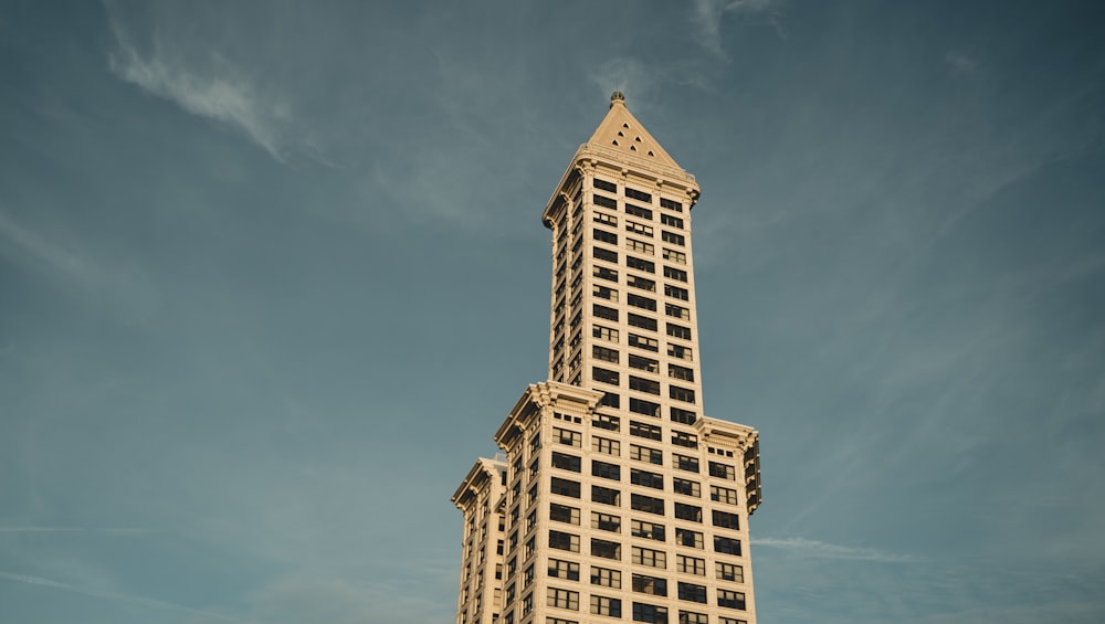 a tall building with a sky background