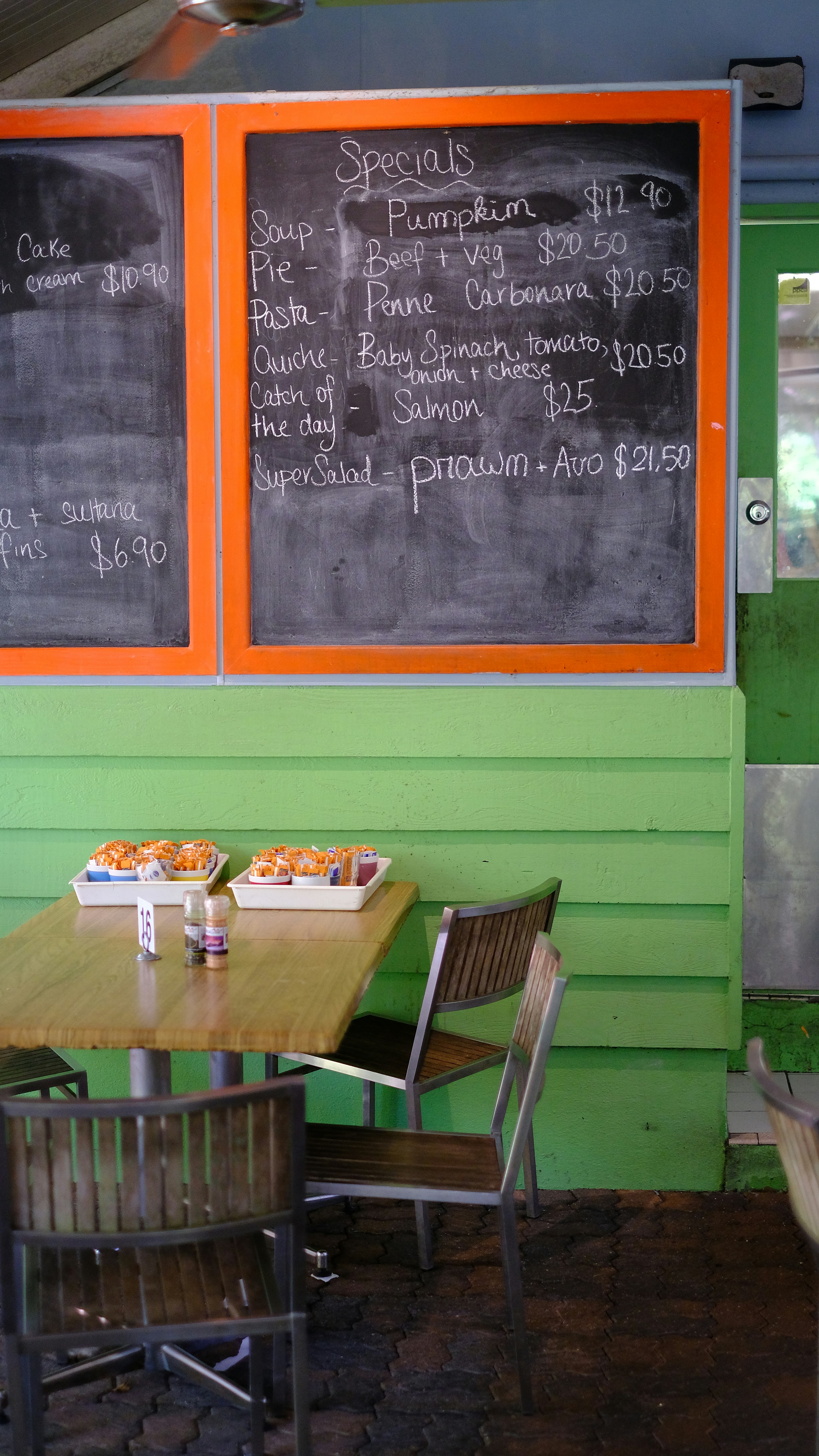 Bush Tucker Experiences: Eating and Foraging the Traditional Way