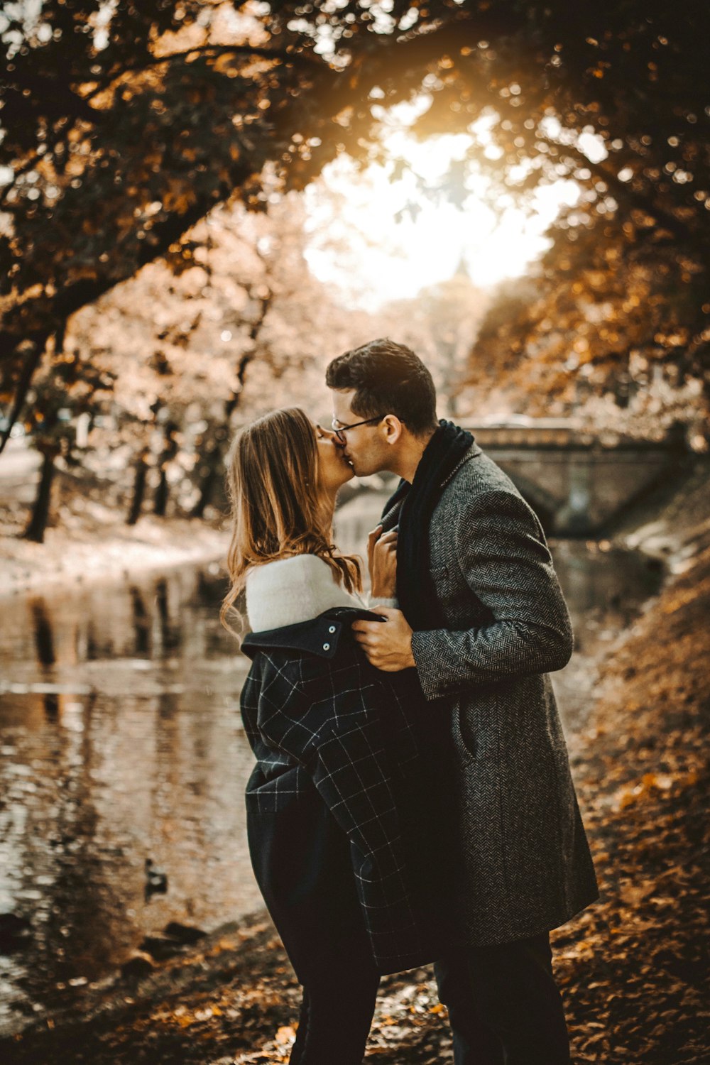 Couple kissing photograph photo – Free Kiss Image on Unsplash