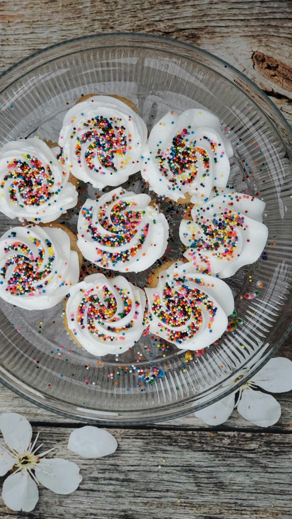 cupcakes in glass bowl