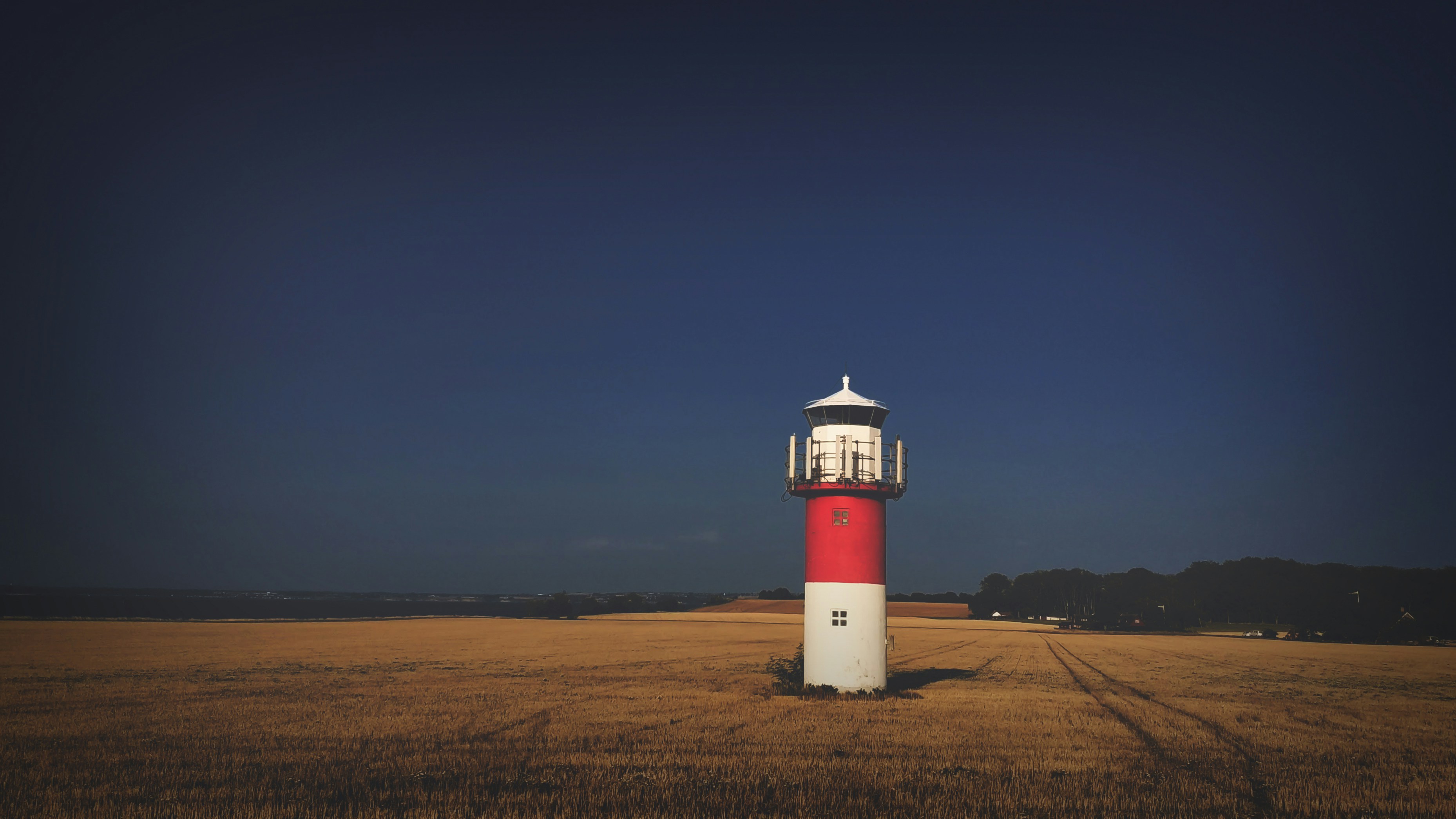 red and white lighthouse