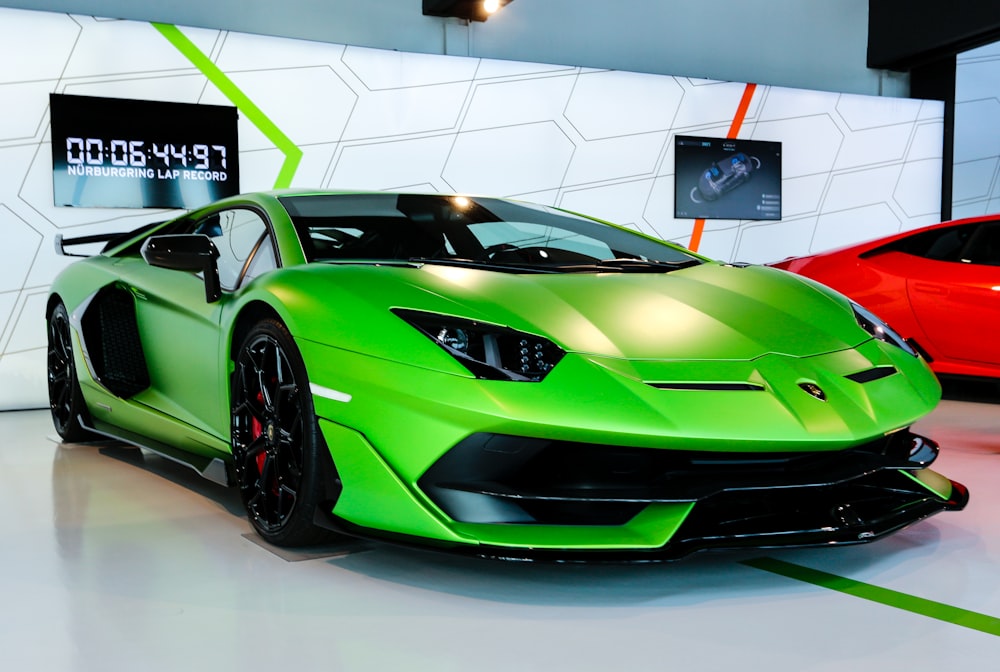 Lamborghini coupé verde