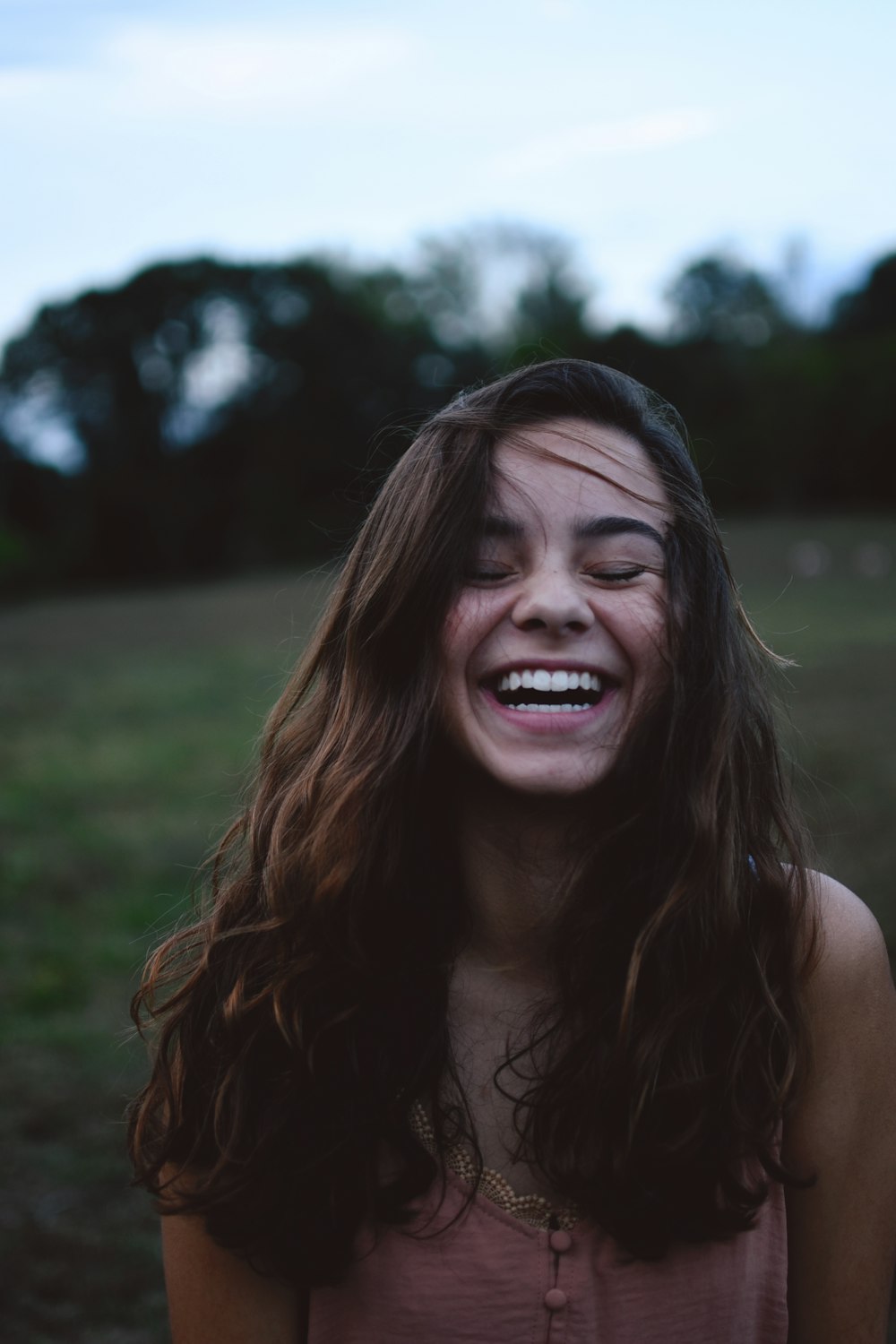 mujer sonriente