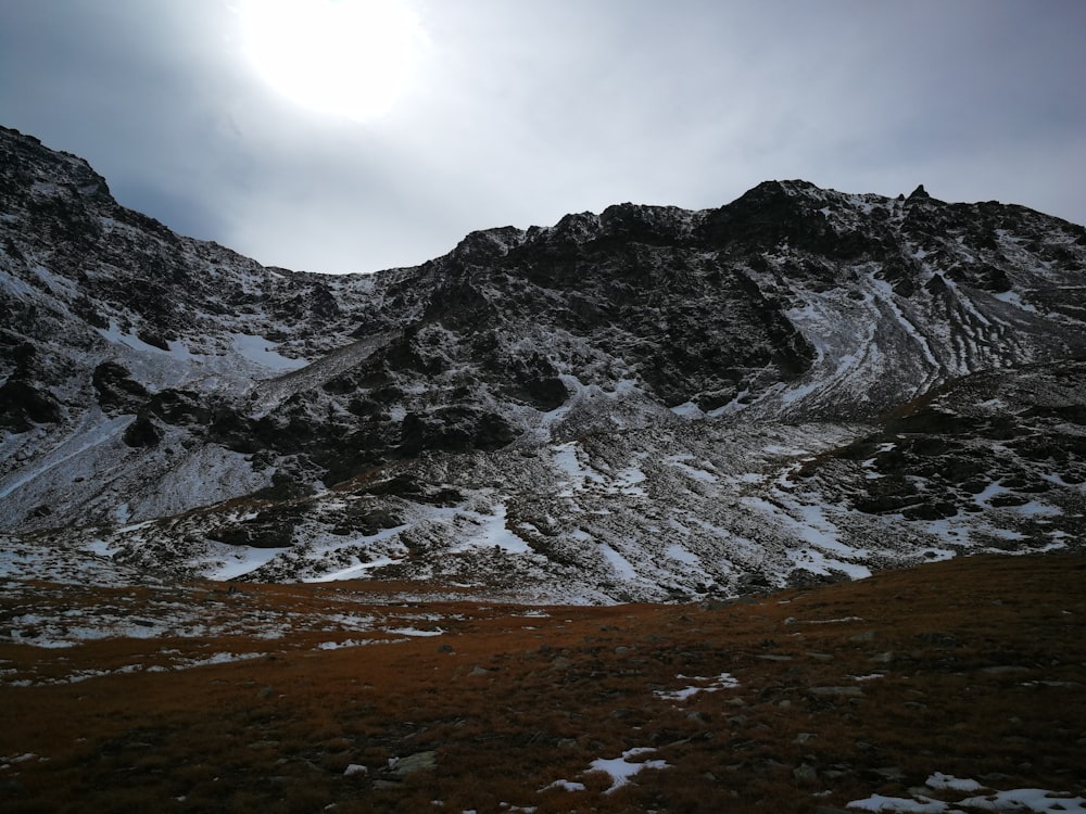 gray and black mountain