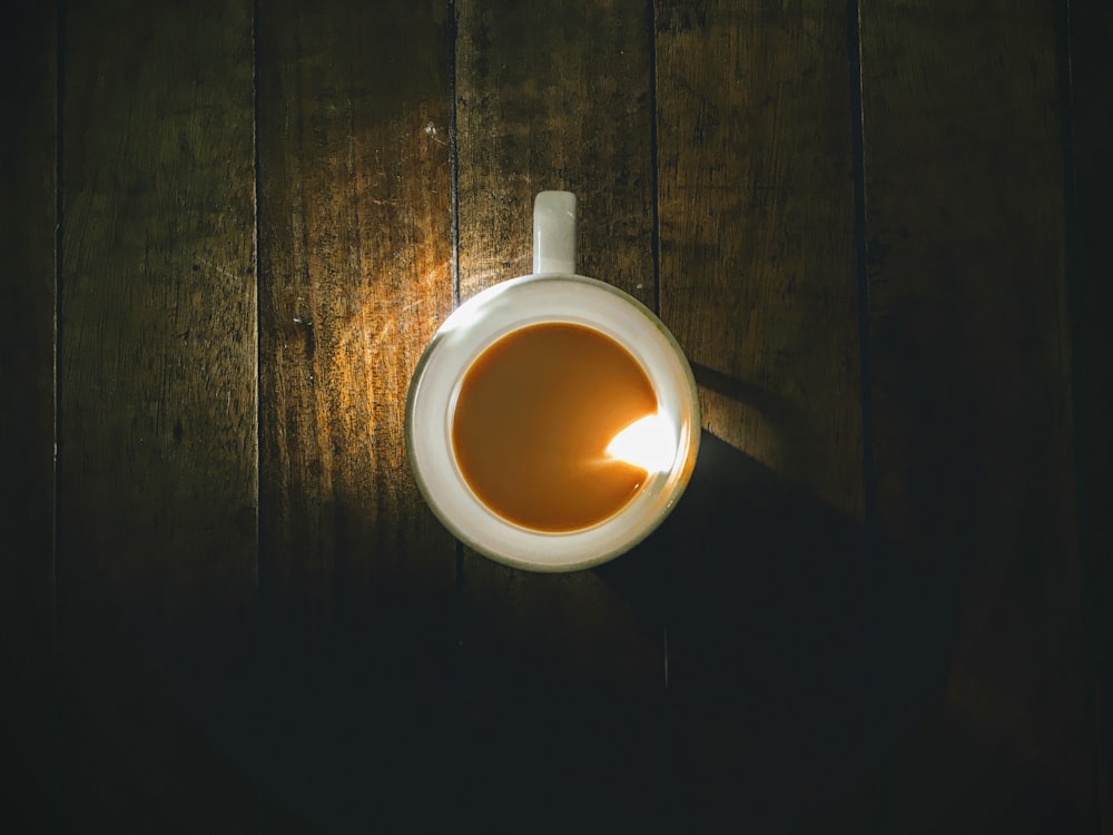 white ceramic mug close-up photography