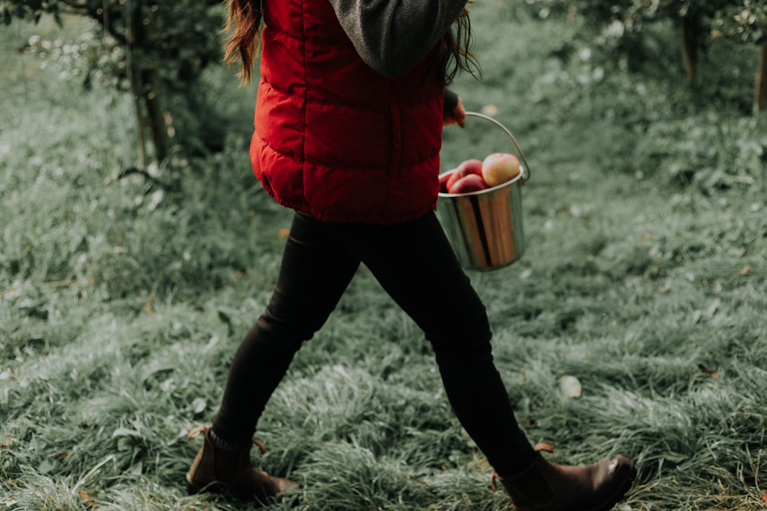 woman wearing black pants