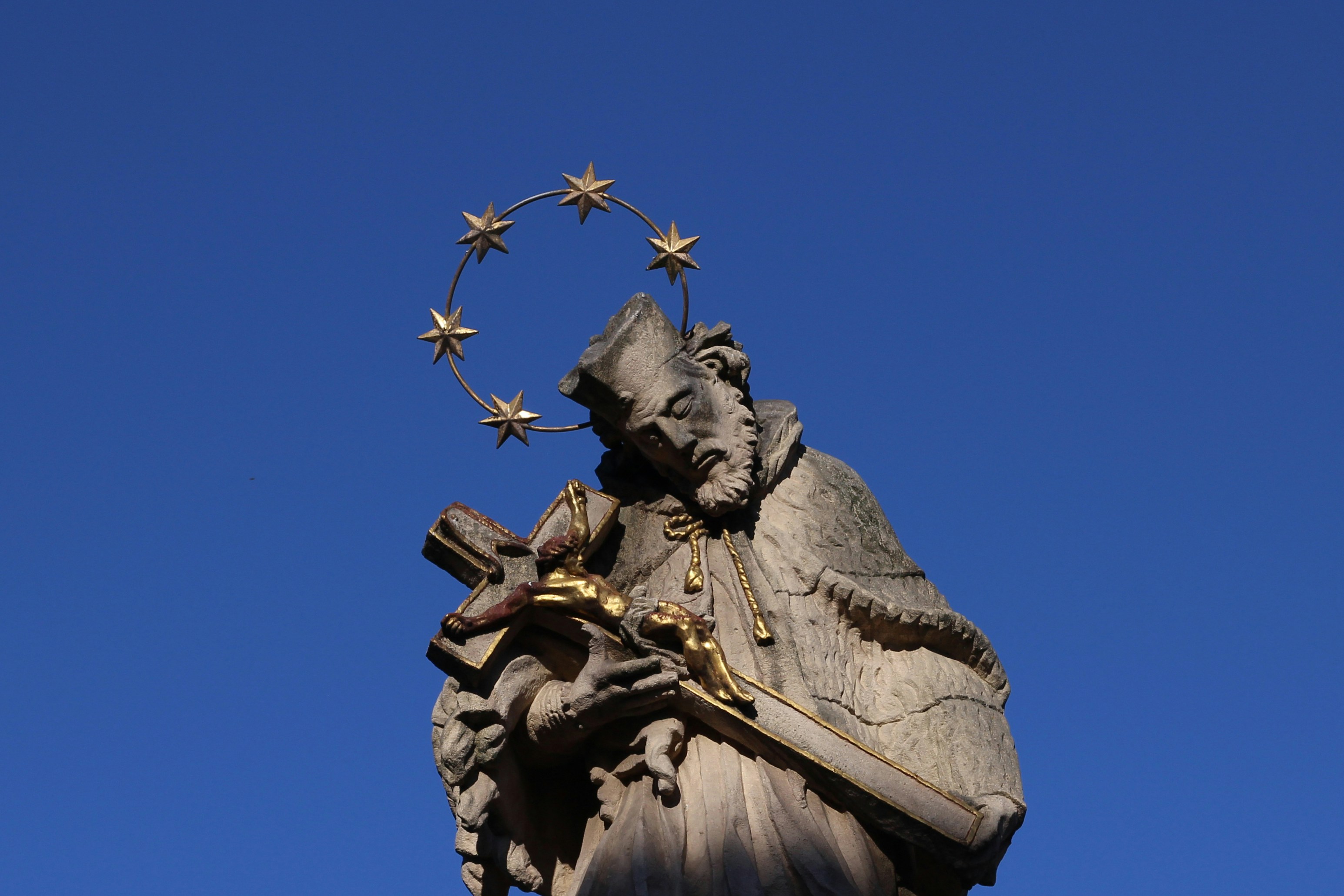 gray concrete religious statue