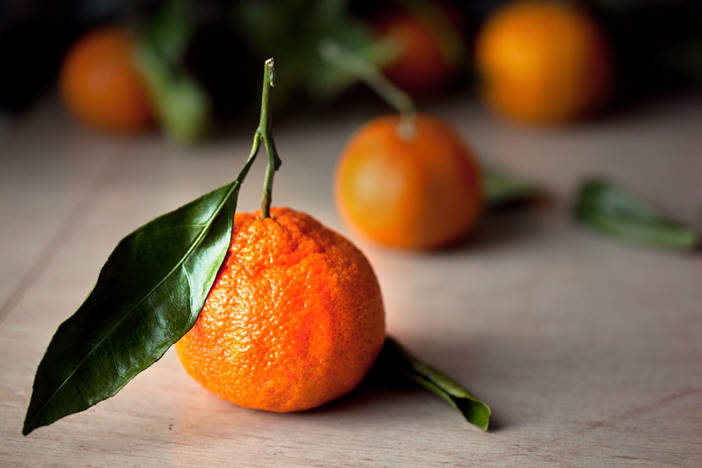 Fotografia com foco seletivo de frutos de tangerina laranja