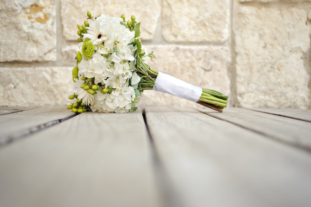 bouquet of white and green-petaled flowers